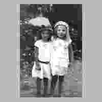 111-3431 Ruth und Elli Scheffler 1936 auf dem Glumsberg.jpg